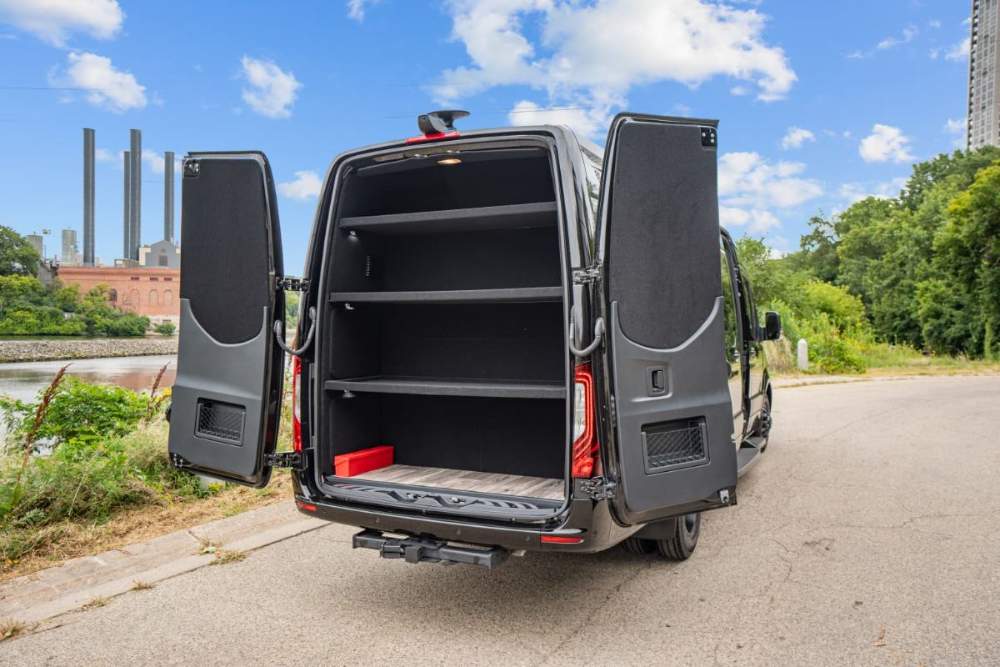 MN Black Car Mercedes-Benz Sprinter, luggage area