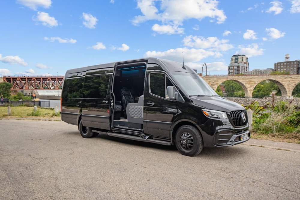 MN Black Car Mercedes-Benz Sprinter, cabin amenities