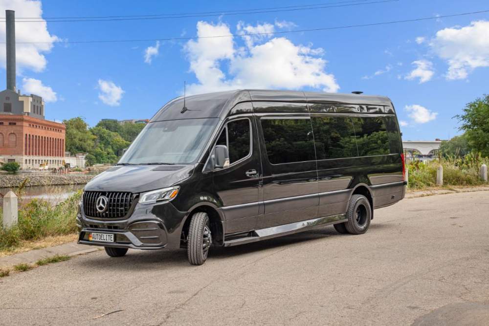 MN Black Car Mercedes-Benz Sprinter, aisle seating