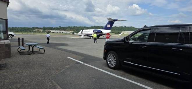 MN Black Car airport transfer vehicle at MSP