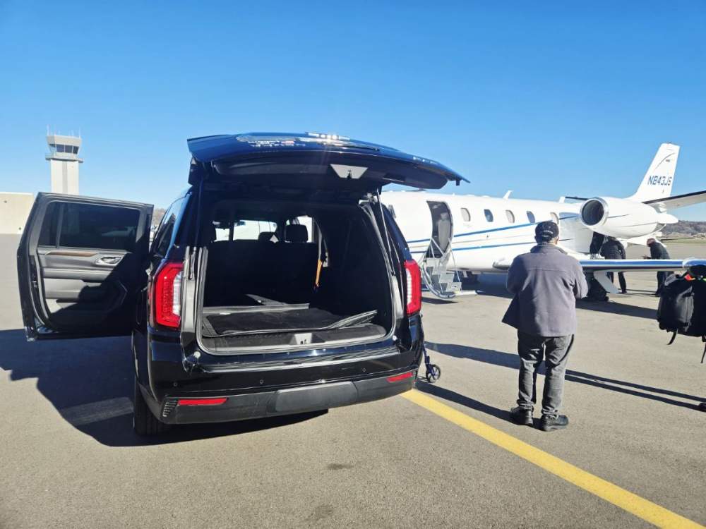 MN Black Car flight crew charter service, view 1