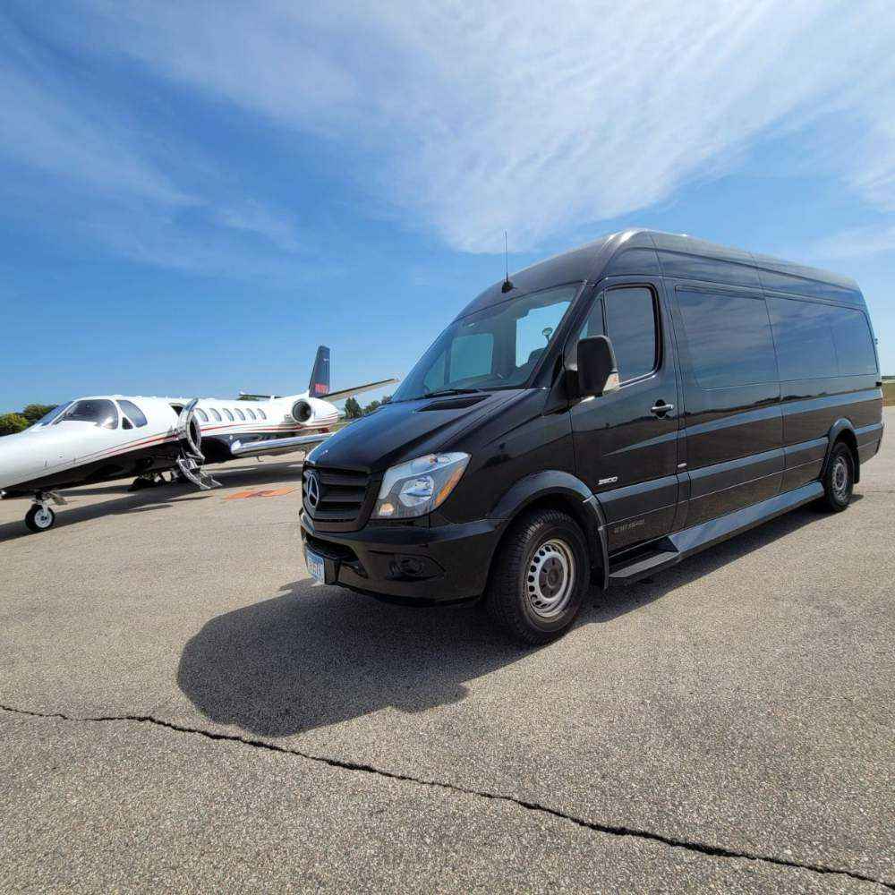 MN Black Car airport pickup service, view 3